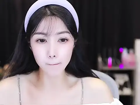 Nuyoah-77 online show from September 15, 2025, 4:51 pm