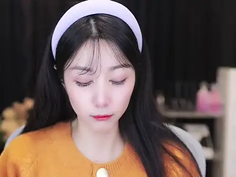 Nuyoah-77 online show from October 16, 2025, 3:53 pm