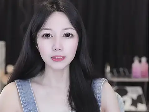 Nuyoah-77 online show from April 17, 2026, 5:54 am