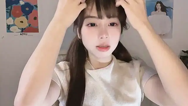 -Hottie online show from October 21, 2025, 6:35 am