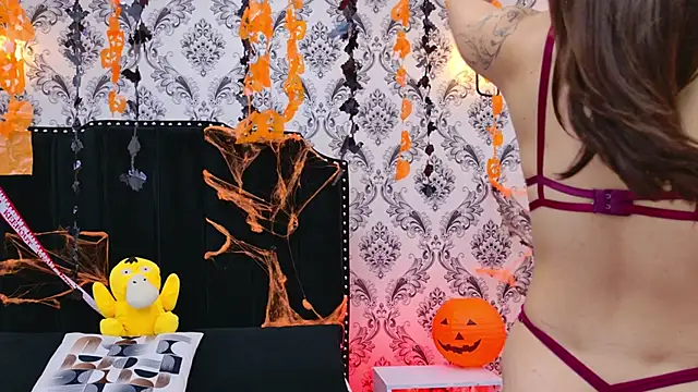 SaaraBrown online show from October 20, 2025, 12:17 pm