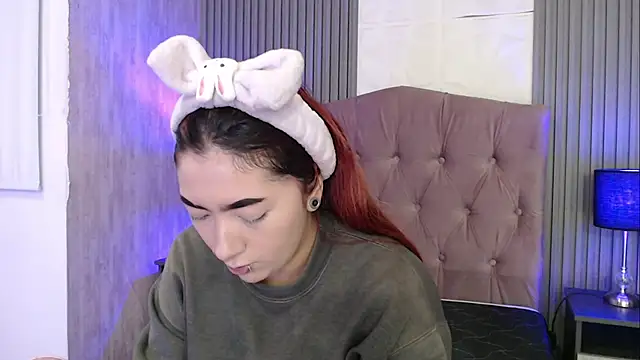 Mia Rinn online show from November 6, 2025, 1:59 pm