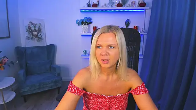 AgathaKlouin online show from October 28, 2025, 7:46 pm