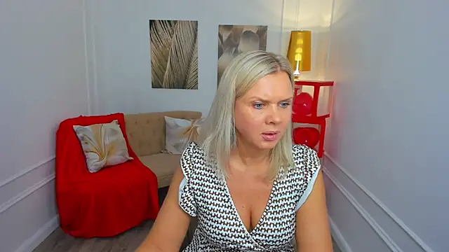 AgathaKlouin online show from February 10, 2026, 7:13 pm