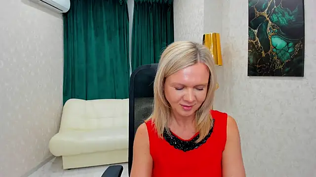 Snapshot of AgathaKlouin chatting on February 19, 2025, 1:40 am AgathaKlouin online show from February 19, 2025, 1:40 am