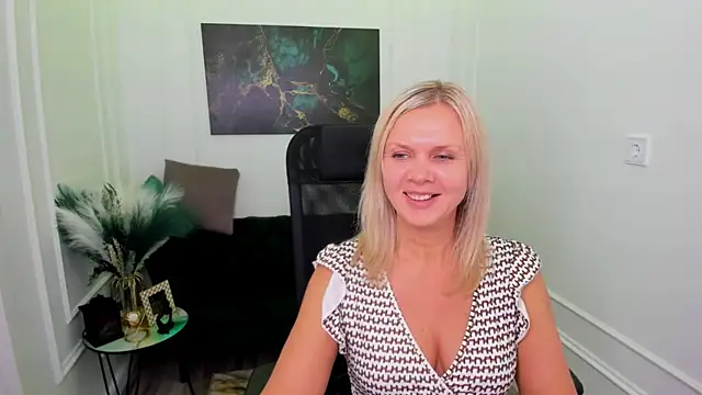 AgathaKlouin online show from February 22, 2026, 11:45 am