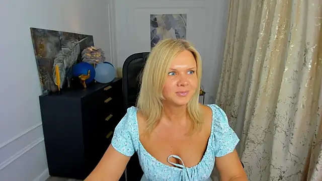 AgathaKlouin online show from May 30, 2026, 11:16 am