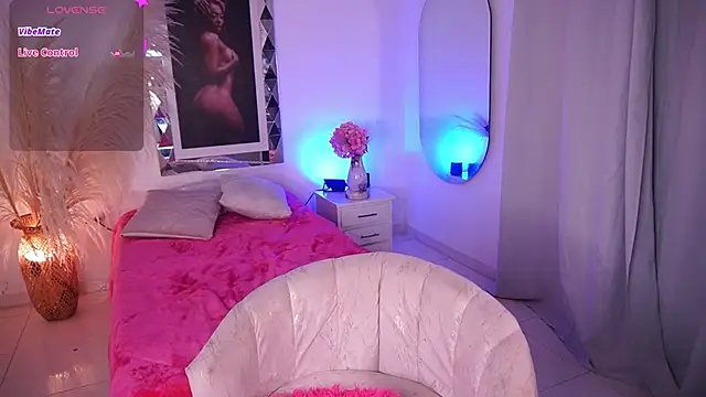 Alondrasparrow2 online show from May 16, 2026, 11:09 am