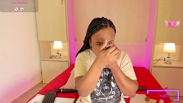 EmilyyStuart online show from October 7, 2025, 4:13 am