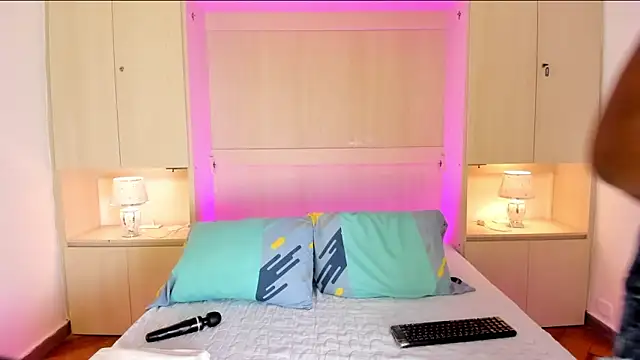 EmilyyStuart online show from February 6, 2026, 7:43 pm