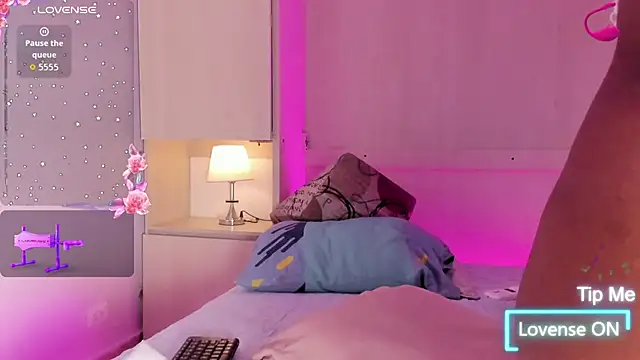 EmilyyStuart online show from February 20, 2026, 6:26 am