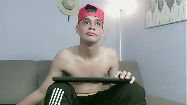 zacariasss  online show from October 19, 2025, 9:45 am