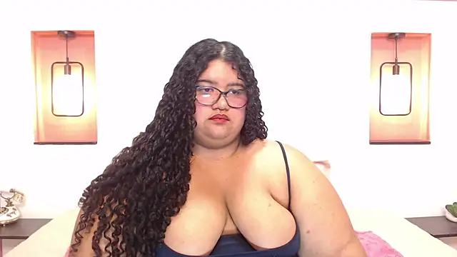 Snapshot of Miley_Collins chatting on February 19, 2025, 11:57 pm Miley Collins online show from February 19, 2025, 11:57 pm