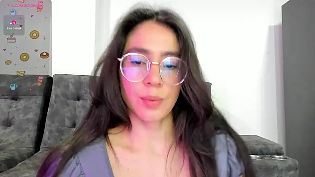 emmadiaz1 online show from January 30, 2025, 2:27 am