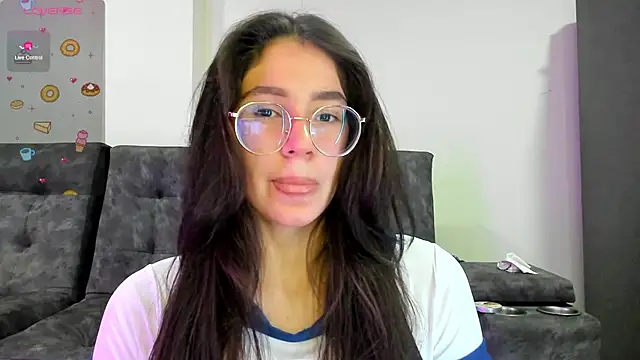 emmadiaz1 online show from February 24, 2025, 4:27 am