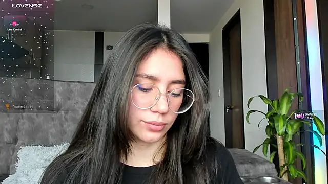 emmadiaz1 online show from December 18, 2024, 5:42 pm