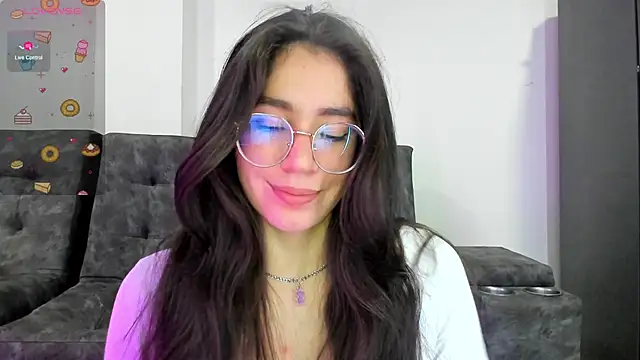 emmadiaz1 online show from March 1, 2025, 1:00 am