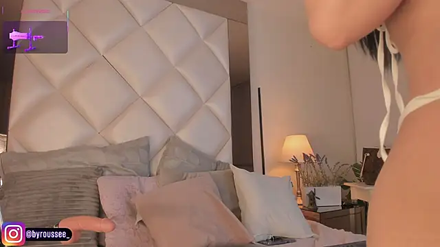 KimRoussee online show from October 29, 2025, 4:55 am