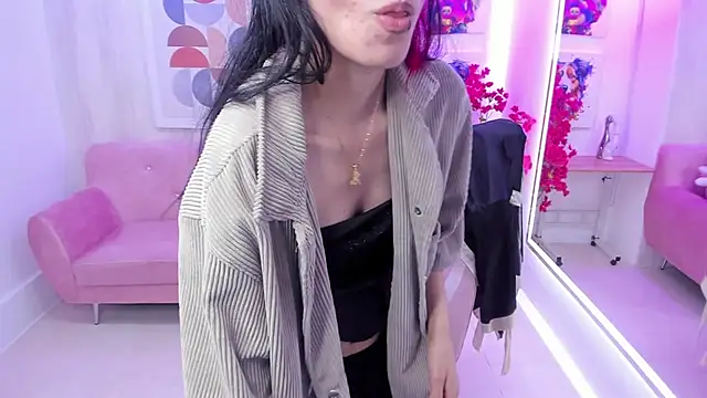 Dafne huges online show from March 17, 2025, 7:58 pm