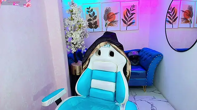 Dafne huges online show from November 28, 2025, 7:25 pm