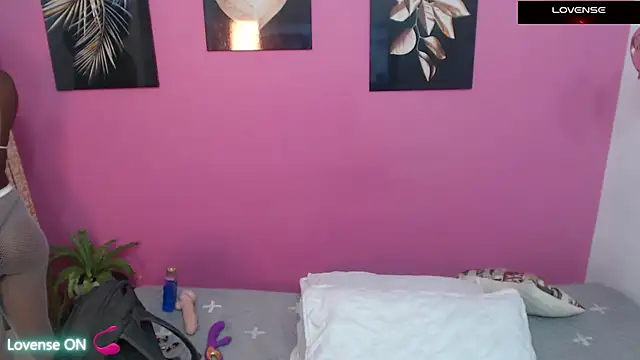 petitelittleebony online show from March 9, 2025, 1:04 pm