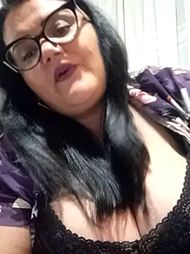 Snapshot of Madisonpalacio chatting on February 24, 2025, 1:24 am Madisonpalacio online show from February 24, 2025, 1:24 am