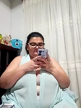 Snapshot of Madisonpalacio chatting on February 25, 2025, 2:03 am Madisonpalacio online show from February 25, 2025, 2:03 am