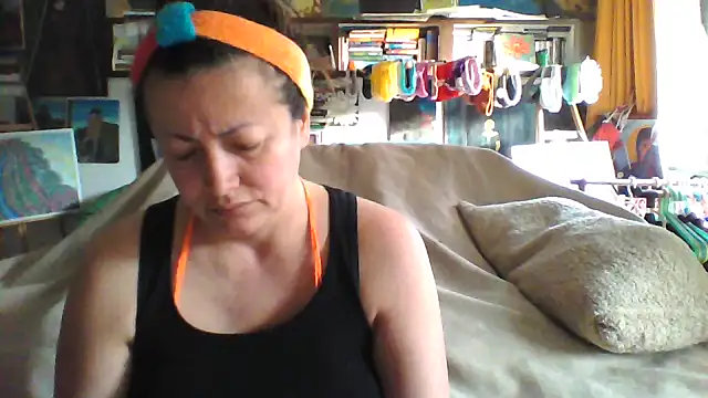 MariaAnaSunshine online show from November 25, 2025, 8:36 am