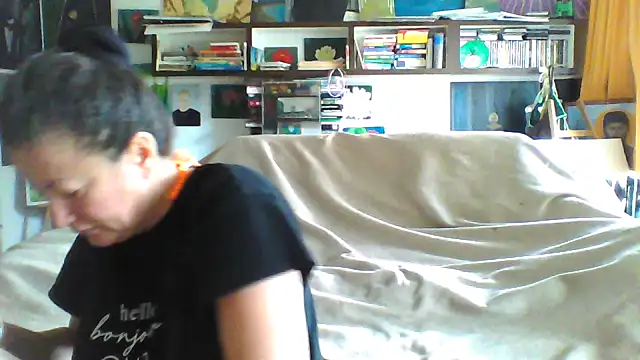 MariaAnaSunshine online show from October 11, 2025, 1:34 pm