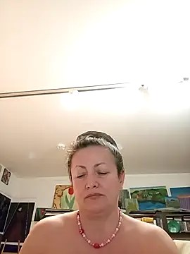 MariaAnaSunshine online show from September 25, 2025, 7:42 pm