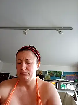 MariaAnaSunshine online show from September 28, 2025, 3:19 pm