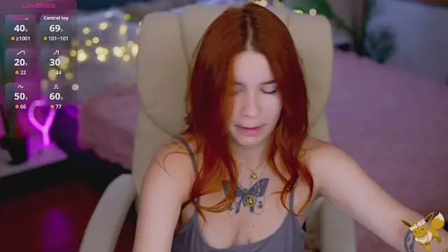 RedShinee online show from November 26, 2025, 1:22 pm