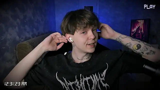 charonbaby1 online show from September 30, 2025, 9:32 pm