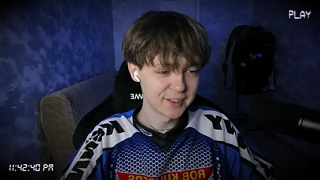 charonbaby1 online show from September 15, 2025, 8:42 pm