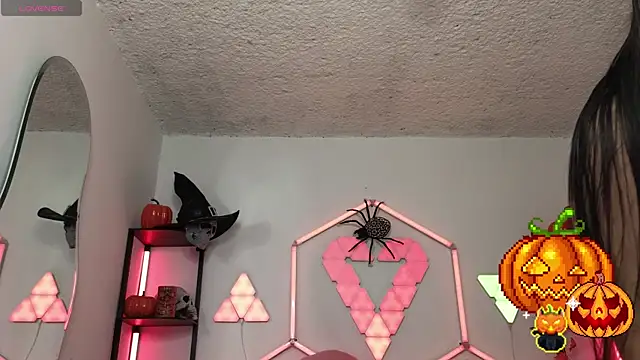 Snapshot of littlevixen18 chatting on October 21, 2025, 2:27 pm littlevixen18 online show from October 21, 2025, 2:27 pm