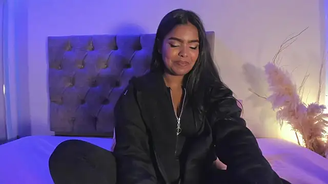 zoe roux21 online show from January 17, 2026, 3:10 am