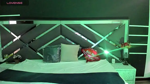 SexyNaf online show from October 8, 2025, 7:25 pm