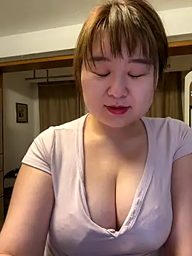 Snapshot of Tastemystrawberry chatting on October 2, 2025, 3:37 pm Tastemystrawberry online show from October 2, 2025, 3:37 pm