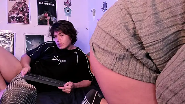 hothoneychile online show from March 25, 2026, 3:06 am