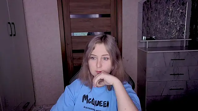 Kristy-Max online show from February 3, 2026, 11:32 pm