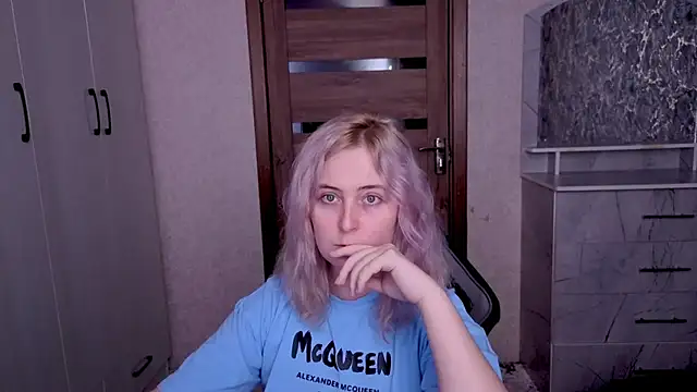 Kristy-Max online show from March 21, 2026, 8:52 am