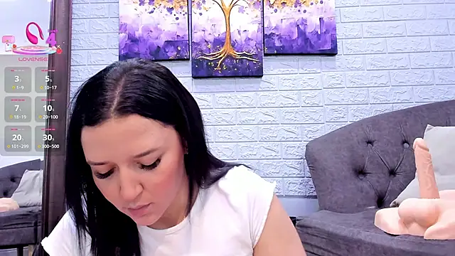  EmilyJireh  online show from April 17, 2026, 7:28 pm