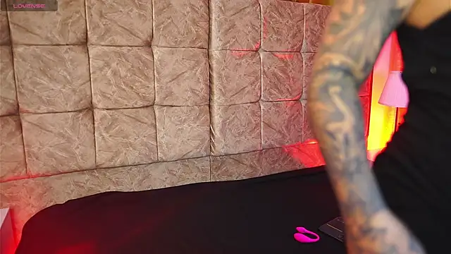 ashleyvalirya online show from February 20, 2026, 3:58 am