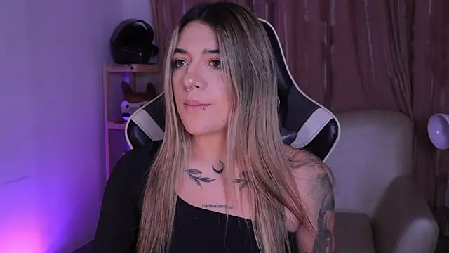 ashleyvalirya online show from November 14, 2025, 3:54 am