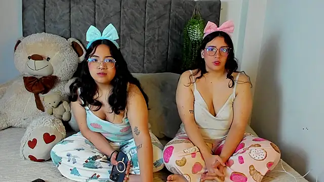 Snapshot of maddie-and-chelsea- chatting on February 6, 2026, 7:10 pm maddie-and-chelsea- online show from February 6, 2026, 7:10 pm