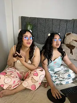 Snapshot of maddie-and-chelsea- chatting on February 4, 2026, 6:47 pm maddie-and-chelsea- online show from February 4, 2026, 6:47 pm