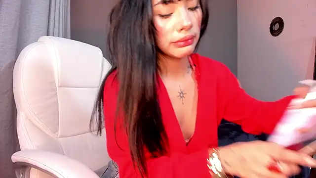 Giovanna oliveira online show from April 13, 2026, 3:54 am