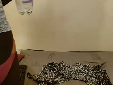 ZIPORA07 online show from October 30, 2025, 6:01 am