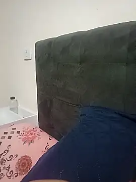 Snapshot of roladuraPr chatting on December 7, 2024, 8:33 pm roladuraPr online show from December 7, 2024, 8:33 pm