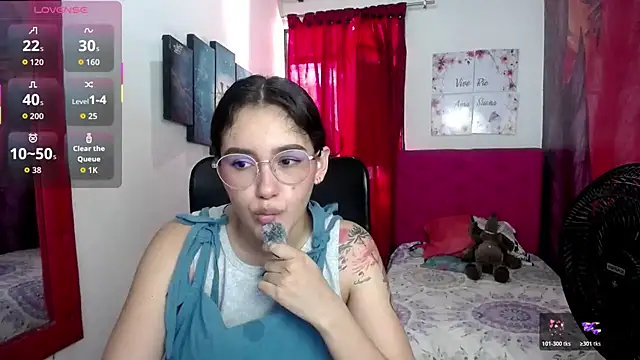 Snapshot of miley_blue_ chatting on June 23, 2026, 7:01 pm miley blue online show from June 23, 2026, 7:01 pm